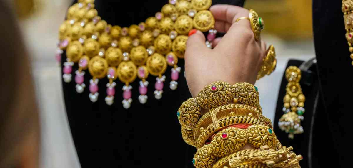 ഇന്ന് സ്വര്‍ണം വാങ്ങാന്‍ എത്ര രൂപ നല്‍കണം? വിലയില്‍ ഇടിവ്