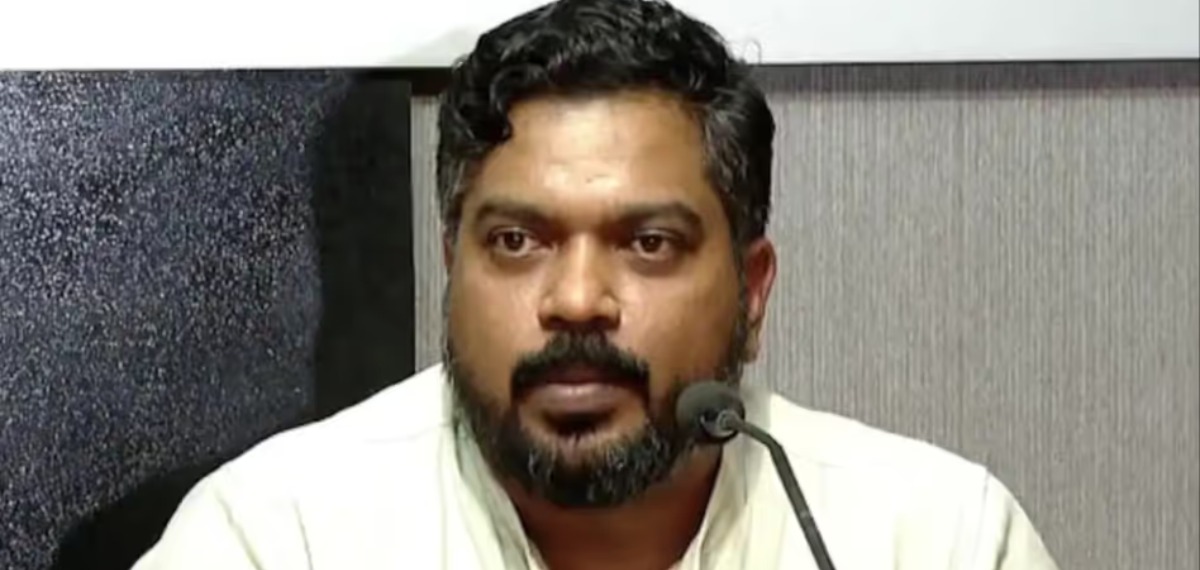 ചെളിയിൽ ചവിട്ടിയാൽ കുഴപ്പമില്ല അത് വൃത്തിയായി കഴുകിയിട്ട് വരണമെന്ന ഉപദേശമാണ് ഷാഫി  നൽകിയത്: എ കെ ഷാനിബ്