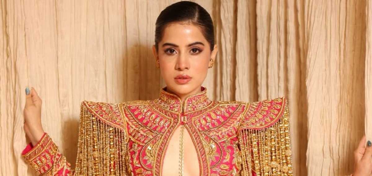 ശരീരഭാരം 38 കിലോ ആയി കുറഞ്ഞു; മുഖം നീര് വന്ന് വീര്‍ത്തു, തന്റെ മോശം ആരോഗ്യ അവസ്ഥ പങ്കുവച്ച് ഉര്‍ഫി ജാവേദ്