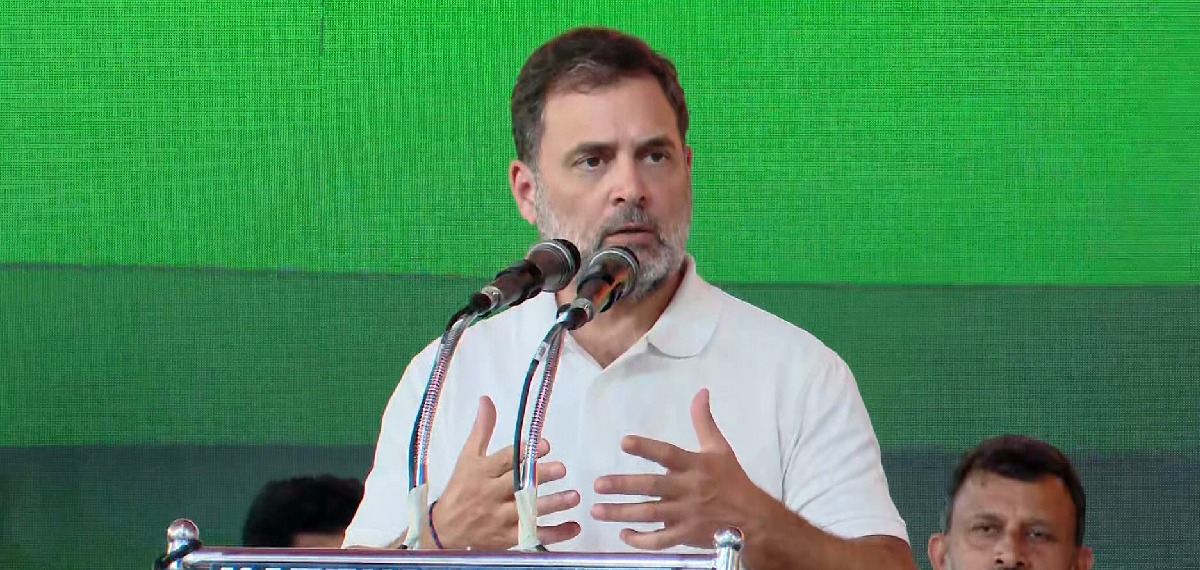 ഭരണഘടനയുടെ ഉത്തരവാദിത്വം മലയാളികളുടെ കൈകളിൽ, നിങ്ങൾ ഒരുമിച്ച് നിൽക്കും എന്ന് ഉറപ്പുണ്ട്: രാഹുൽ ഗാന്ധി